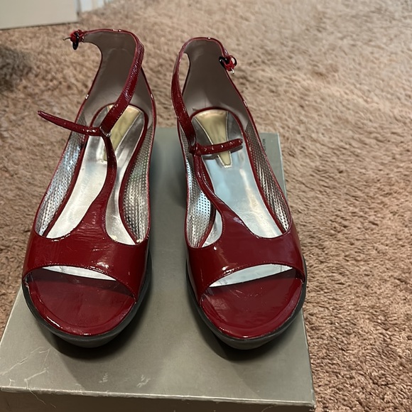 Kenneth Cole Red pattern leather - Picture 2 of 5